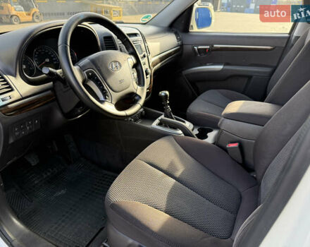 Білий Хендай Санта Фе, об'ємом двигуна 2.2 л та пробігом 196 тис. км за 10999 $, фото 26 на Automoto.ua