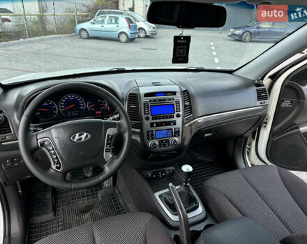 Хендай Санта Фе 2011 в Ивано-Франковске на Automoto.ua Белый Хендай Санта Фе, объемом двигателя 2.2 л и пробегом 298 тыс. км за 10400 $, фото 7 на Automoto.ua