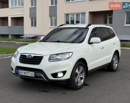 Белый Хендай Санта Фе, объемом двигателя 2.2 л и пробегом 223 тыс. км за 13300 $, фото 2 на Automoto.ua