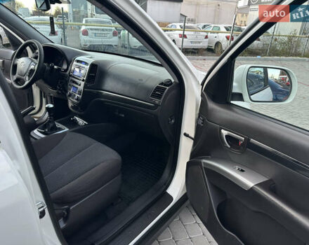 Хендай Санта Фе 2011 в Ивано-Франковске на Automoto.ua Белый Хендай Санта Фе, объемом двигателя 2.2 л и пробегом 298 тыс. км за 10400 $, фото 9 на Automoto.ua