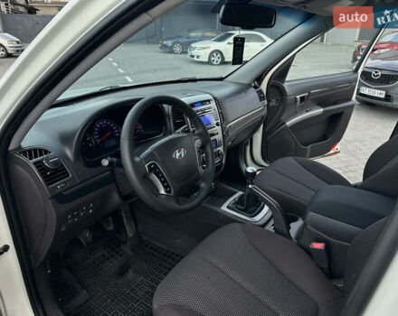 Хендай Санта Фе 2011 в Ивано-Франковске на Automoto.ua Белый Хендай Санта Фе, объемом двигателя 2.2 л и пробегом 298 тыс. км за 10400 $, фото 5 на Automoto.ua