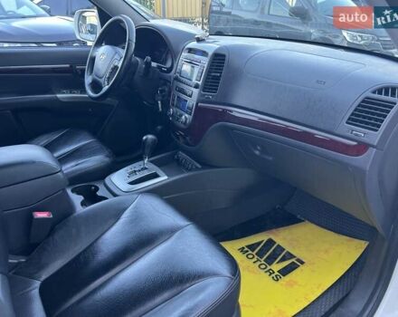 Білий Хендай Санта Фе, об'ємом двигуна 2 л та пробігом 334 тис. км за 11300 $, фото 54 на Automoto.ua