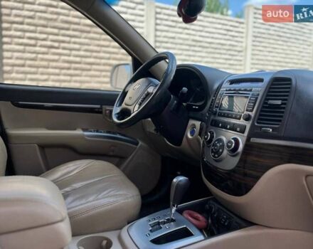 Білий Хендай Санта Фе, об'ємом двигуна 2.4 л та пробігом 176 тис. км за 12500 $, фото 18 на Automoto.ua