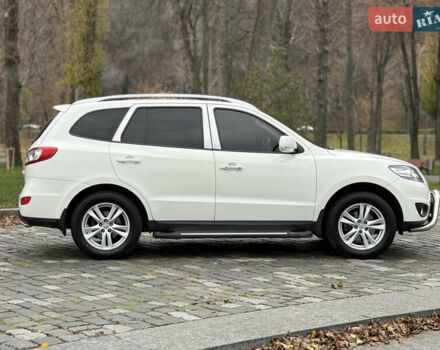 Білий Хендай Санта Фе, об'ємом двигуна 2.4 л та пробігом 98 тис. км за 13500 $, фото 11 на Automoto.ua