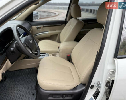 Білий Хендай Санта Фе, об'ємом двигуна 2.4 л та пробігом 98 тис. км за 13500 $, фото 20 на Automoto.ua