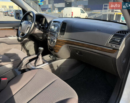 Білий Хендай Санта Фе, об'ємом двигуна 2.2 л та пробігом 196 тис. км за 10999 $, фото 41 на Automoto.ua