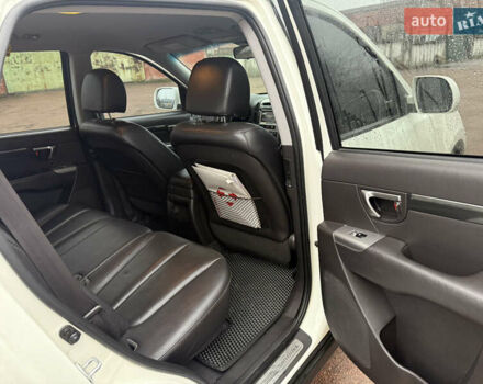 Білий Хендай Санта Фе, об'ємом двигуна 2.2 л та пробігом 236 тис. км за 13500 $, фото 9 на Automoto.ua