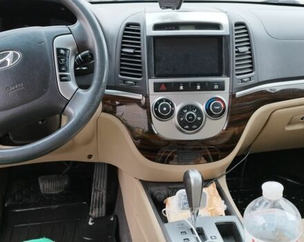 Белый Хендай Санта Фе, объемом двигателя 2.4 л и пробегом 230 тыс. км за 8500 $, фото 8 на Automoto.ua