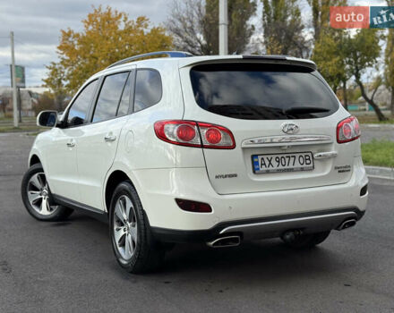 Белый Хендай Санта Фе, объемом двигателя 2.2 л и пробегом 223 тыс. км за 13300 $, фото 14 на Automoto.ua