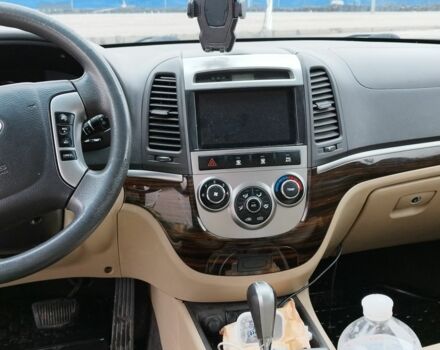 Белый Хендай Санта Фе, объемом двигателя 2.4 л и пробегом 230 тыс. км за 8500 $, фото 7 на Automoto.ua