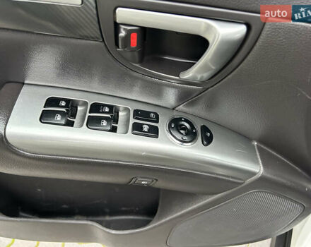 Білий Хендай Санта Фе, об'ємом двигуна 2.2 л та пробігом 183 тис. км за 13800 $, фото 54 на Automoto.ua