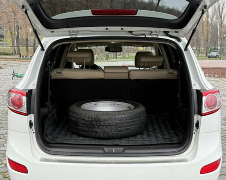 Білий Хендай Санта Фе, об'ємом двигуна 2.4 л та пробігом 98 тис. км за 13500 $, фото 27 на Automoto.ua