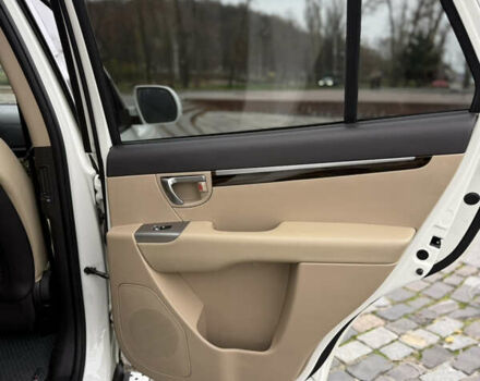 Білий Хендай Санта Фе, об'ємом двигуна 2.4 л та пробігом 98 тис. км за 13500 $, фото 31 на Automoto.ua