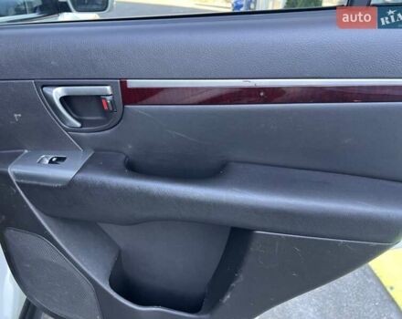 Білий Хендай Санта Фе, об'ємом двигуна 2 л та пробігом 334 тис. км за 11300 $, фото 53 на Automoto.ua