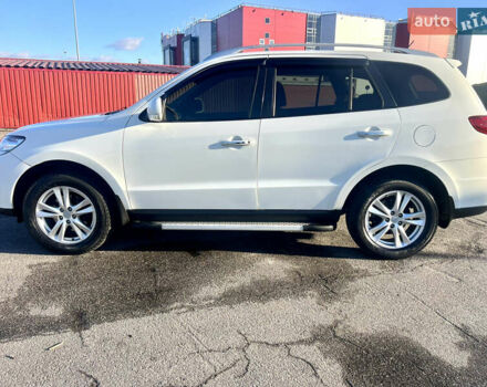 Белый Хендай Санта Фе, объемом двигателя 2.36 л и пробегом 148 тыс. км за 12500 $, фото 6 на Automoto.ua