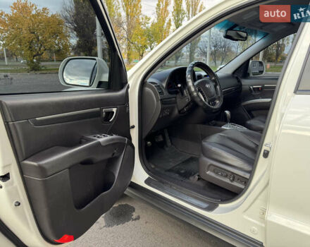 Белый Хендай Санта Фе, объемом двигателя 2.2 л и пробегом 223 тыс. км за 13300 $, фото 15 на Automoto.ua