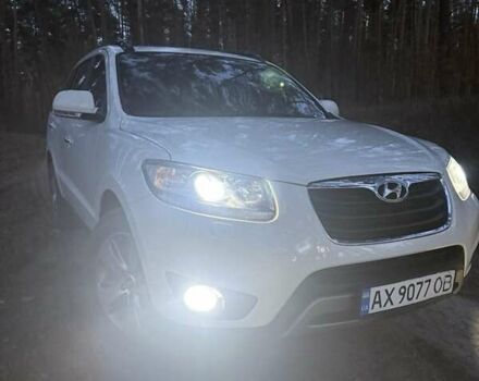 Белый Хендай Санта Фе, объемом двигателя 2.2 л и пробегом 240 тыс. км за 13500 $, фото 1 на Automoto.ua