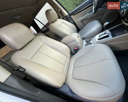 Хендай Санта Фе 2011 у Умани на Automoto.ua Білий Хендай Санта Фе, об'ємом двигуна 2.2 л та пробігом 147 тис. км за 14000 $, фото 24 на Automoto.ua