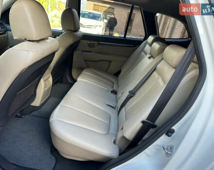 Хендай Санта Фе 2011 у Умани на Automoto.ua Білий Хендай Санта Фе, об'ємом двигуна 2.2 л та пробігом 147 тис. км за 14000 $, фото 27 на Automoto.ua