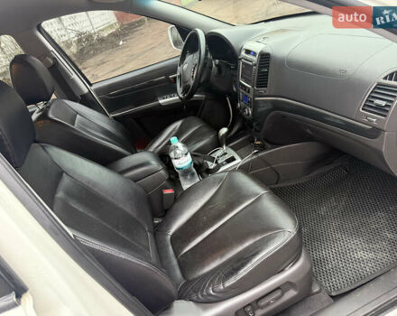 Білий Хендай Санта Фе, об'ємом двигуна 2.2 л та пробігом 236 тис. км за 13500 $, фото 7 на Automoto.ua