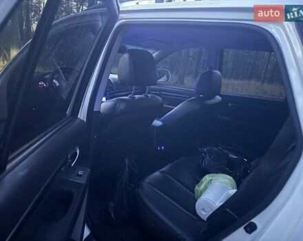 Белый Хендай Санта Фе, объемом двигателя 2.2 л и пробегом 240 тыс. км за 13500 $, фото 7 на Automoto.ua