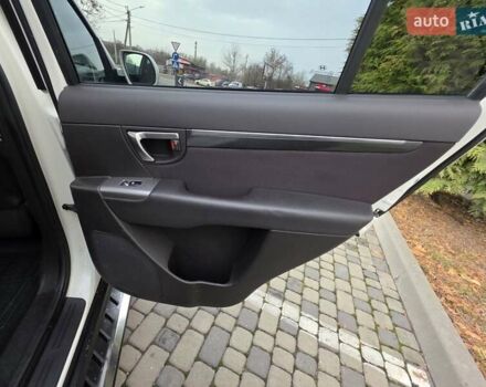 Белый Хендай Санта Фе, объемом двигателя 2.2 л и пробегом 211 тыс. км за 13850 $, фото 48 на Automoto.ua