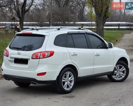 Білий Хендай Санта Фе, об'ємом двигуна 2.4 л та пробігом 135 тис. км за 10900 $, фото 3 на Automoto.ua