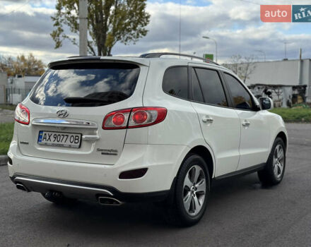 Белый Хендай Санта Фе, объемом двигателя 2.2 л и пробегом 223 тыс. км за 13300 $, фото 6 на Automoto.ua