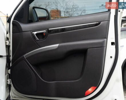 Білий Хендай Санта Фе, об'ємом двигуна 2 л та пробігом 174 тис. км за 13600 $, фото 35 на Automoto.ua