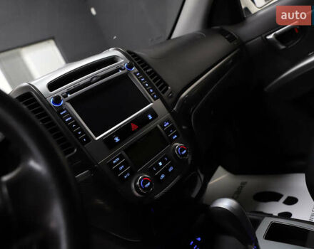 Белый Хендай Санта Фе, объемом двигателя 2.2 л и пробегом 245 тыс. км за 14900 $, фото 62 на Automoto.ua