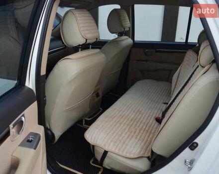 Білий Хендай Санта Фе, об'ємом двигуна 2.4 л та пробігом 127 тис. км за 12200 $, фото 7 на Automoto.ua