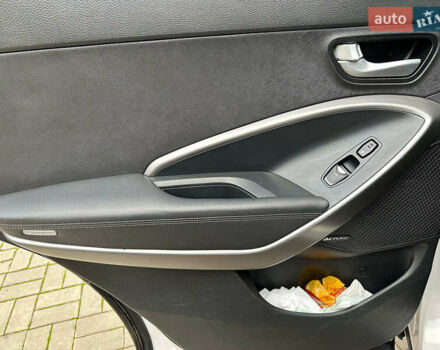 Білий Хендай Санта Фе, об'ємом двигуна 2 л та пробігом 209 тис. км за 14980 $, фото 15 на Automoto.ua