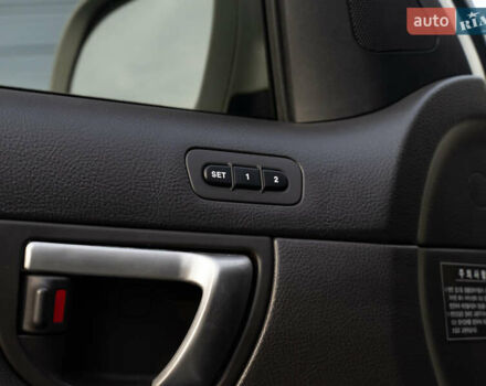 Білий Хендай Санта Фе, об'ємом двигуна 2 л та пробігом 174 тис. км за 13600 $, фото 16 на Automoto.ua