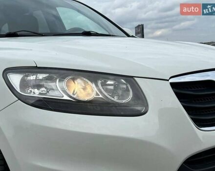 Хендай Санта Фе 2012 в Львове на Automoto.ua Белый Хендай Санта Фе, объемом двигателя 2.2 л и пробегом 218 тыс. км за 11590 $, фото 12 на Automoto.ua