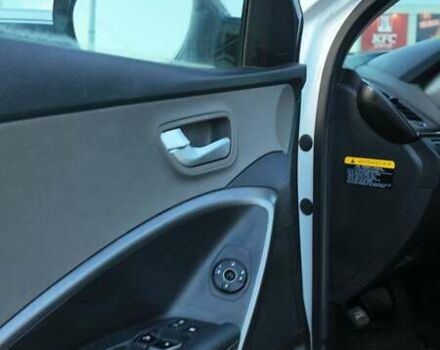 Белый Хендай Санта Фе, объемом двигателя 2.4 л и пробегом 228 тыс. км за 10900 $, фото 3 на Automoto.ua