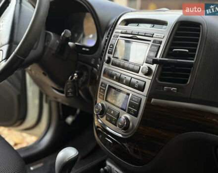 Белый Хендай Санта Фе, объемом двигателя 2.2 л и пробегом 218 тыс. км за 12450 $, фото 62 на Automoto.ua