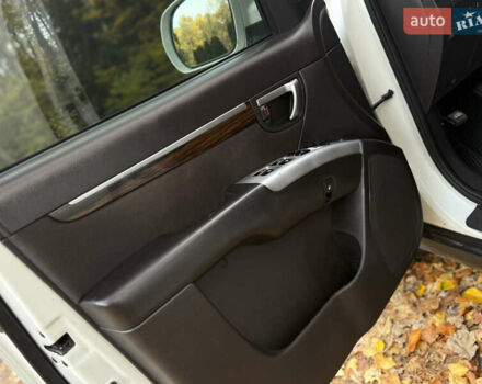 Белый Хендай Санта Фе, объемом двигателя 2.2 л и пробегом 218 тыс. км за 12450 $, фото 29 на Automoto.ua