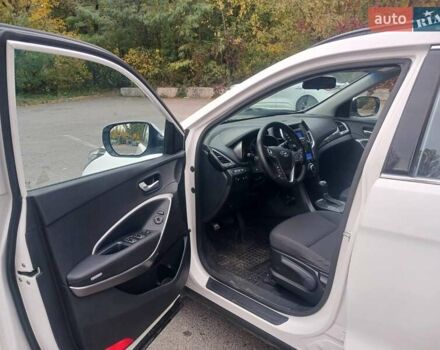 Хендай Санта Фе 2013 в Полтаве на Automoto.ua Белый Хендай Санта Фе, объемом двигателя 2.2 л и пробегом 123 тыс. км за 16999 $, фото 19 на Automoto.ua