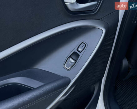 Білий Хендай Санта Фе, об'ємом двигуна 2 л та пробігом 223 тис. км за 17900 $, фото 26 на Automoto.ua