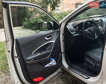 Белый Хендай Санта Фе, объемом двигателя 2.2 л и пробегом 235 тыс. км за 14622 $, фото 20 на Automoto.ua