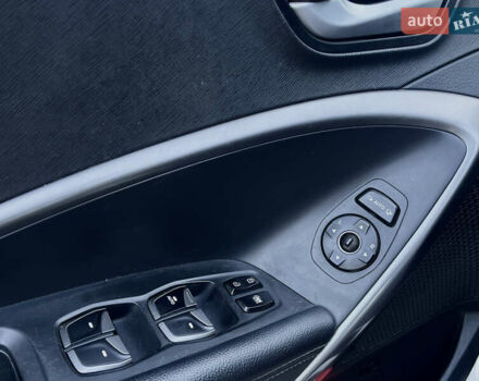 Білий Хендай Санта Фе, об'ємом двигуна 2 л та пробігом 223 тис. км за 17900 $, фото 14 на Automoto.ua