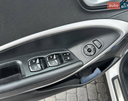 Білий Хендай Санта Фе, об'ємом двигуна 2.2 л та пробігом 185 тис. км за 17800 $, фото 21 на Automoto.ua