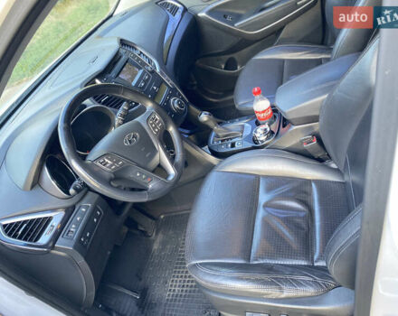 Хендай Санта Фе 2013 в Кривом Роге на Automoto.ua Белый Хендай Санта Фе, объемом двигателя 2.2 л и пробегом 103 тыс. км за 17000 $, фото 4 на Automoto.ua