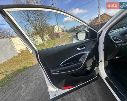 Белый Хендай Санта Фе, объемом двигателя 2.2 л и пробегом 123 тыс. км за 17300 $, фото 54 на Automoto.ua