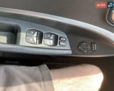 Белый Хендай Санта Фе, объемом двигателя 2.2 л и пробегом 214 тыс. км за 23000 $, фото 11 на Automoto.ua