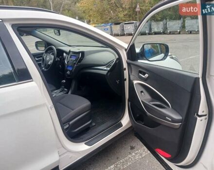 Хендай Санта Фе 2013 в Полтаве на Automoto.ua Белый Хендай Санта Фе, объемом двигателя 2.2 л и пробегом 123 тыс. км за 16999 $, фото 17 на Automoto.ua