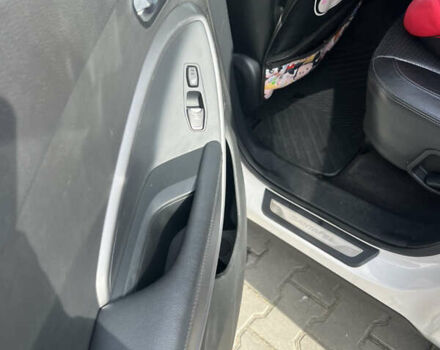 Белый Хендай Санта Фе, объемом двигателя 2.2 л и пробегом 206 тыс. км за 16000 $, фото 6 на Automoto.ua