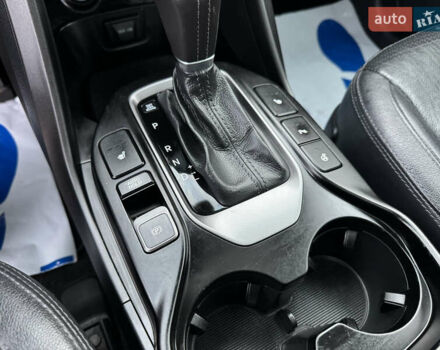 Білий Хендай Санта Фе, об'ємом двигуна 2.2 л та пробігом 185 тис. км за 17800 $, фото 28 на Automoto.ua
