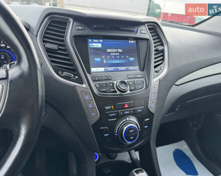 Білий Хендай Санта Фе, об'ємом двигуна 2.2 л та пробігом 185 тис. км за 17800 $, фото 24 на Automoto.ua