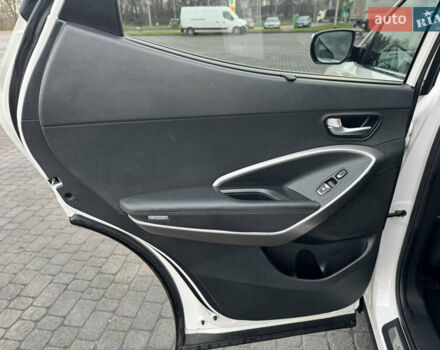 Білий Хендай Санта Фе, об'ємом двигуна 2.2 л та пробігом 185 тис. км за 17800 $, фото 29 на Automoto.ua